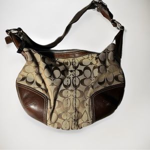 COACH Hampton Clip Signature Handbag
K0787-11576